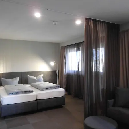 Arrivel Kirchheim - Bisher Novitel 2*